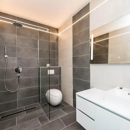 Ferienhaus Mit Privatpool Fur 8 Personen Ca 174 Qm In Srima, Dalmatien Norddalmatien Srima