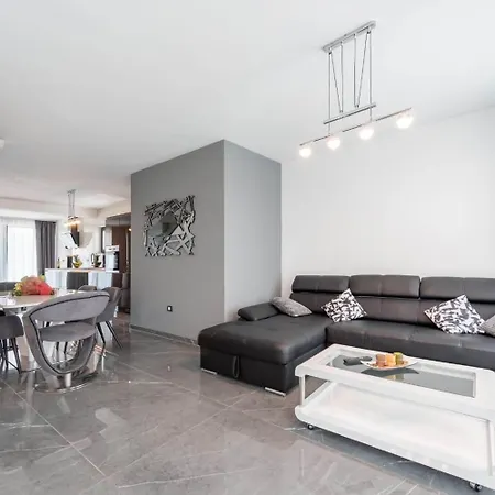 Ferienhaus Mit Privatpool Fur 8 Personen Ca 174 Qm In Srima, Dalmatien Norddalmatien * Srima