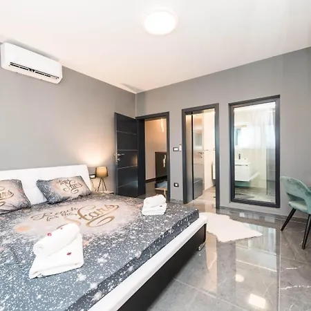 Ferienhaus Mit Privatpool Fur 8 Personen Ca 174 Qm In Srima, Dalmatien Norddalmatien