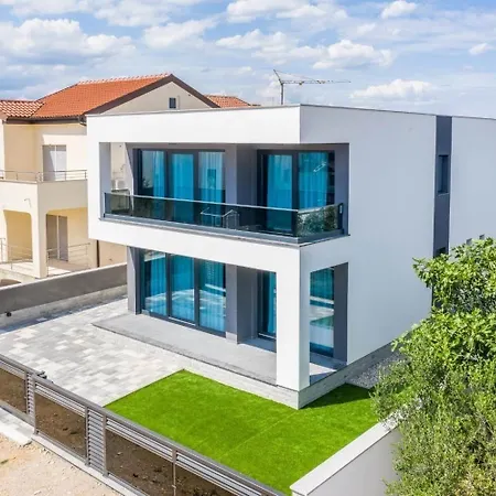 Ferienhaus Mit Privatpool Fur 8 Personen Ca 174 Qm In Srima, Dalmatien Norddalmatien